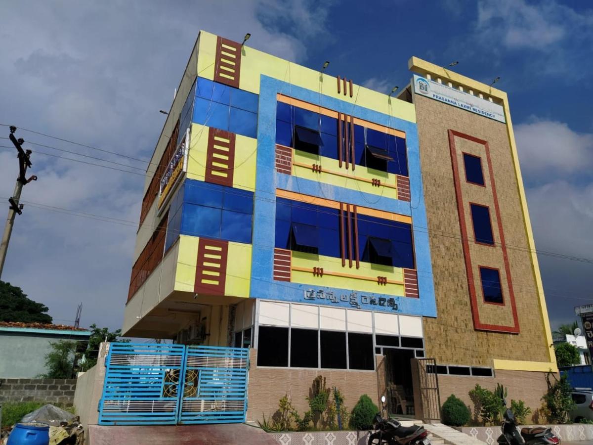 Prasanna Laxmi Residency Bhadrácsalam Kültér fotó